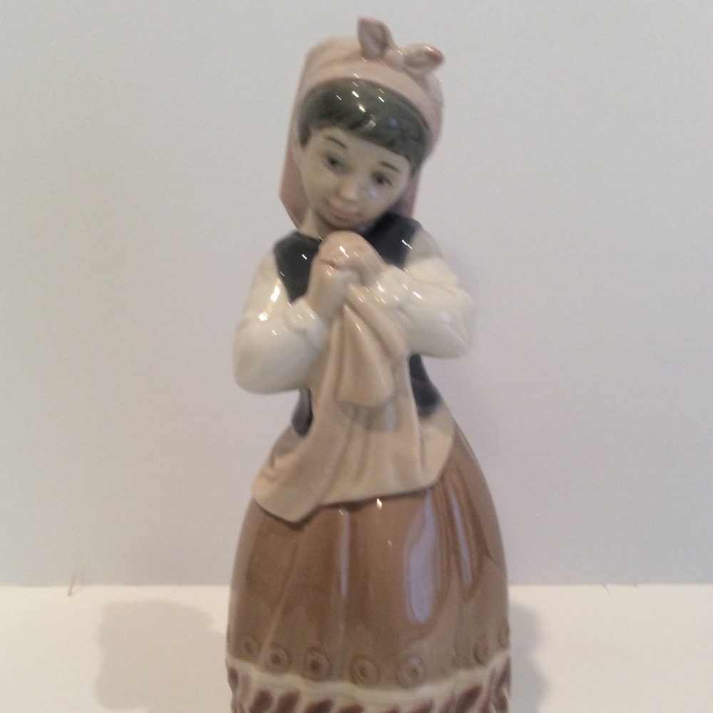 Lladro Figurine - Blushful Girl Planning the Day
